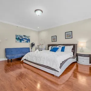 Luxurious Getaway In Vancouver-private With Attached Bathroom , Vancouver Canada